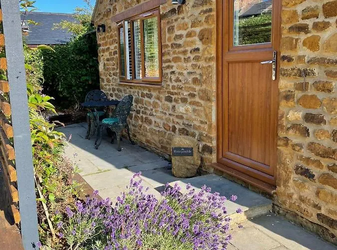 Honeysuckle Cottage - Hillside Holiday Cottages, Cotswolds