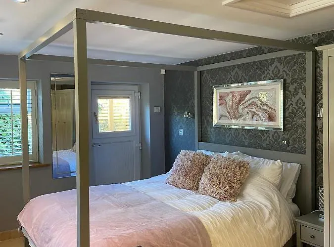 Honeysuckle Cottage - Hillside Holiday Cottages, Cotswolds